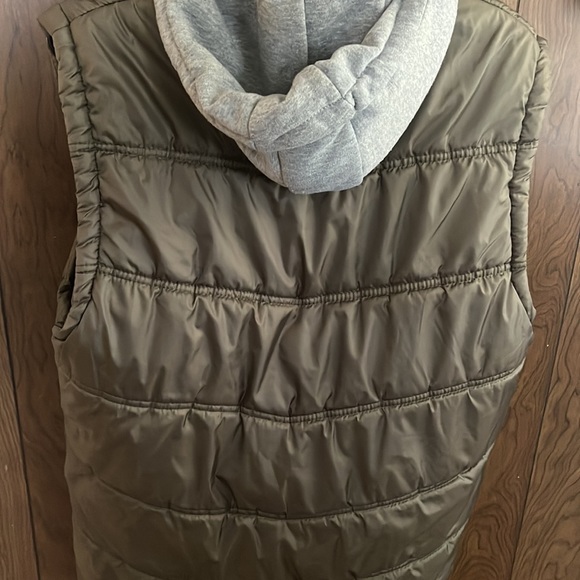 Puffy Ladies Vest size Large ✨ - Picture 7 of 7